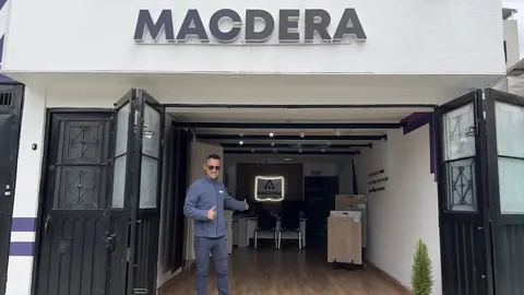 Fachada de la sede de MACDERA en Bogotá