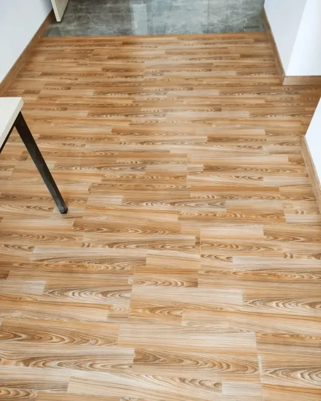 Piso laminado Sahara instalado