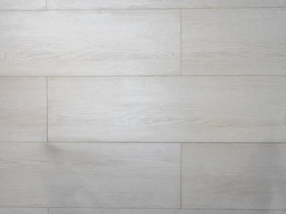 Textura del piso Nieve, Laminado Hydrocore 9 mm